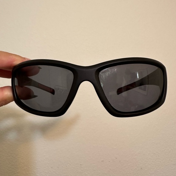 FOSTER GRANT Haven Unisex Wraparound Polarized Sunglasses Black EUC - Picture 7 of 12